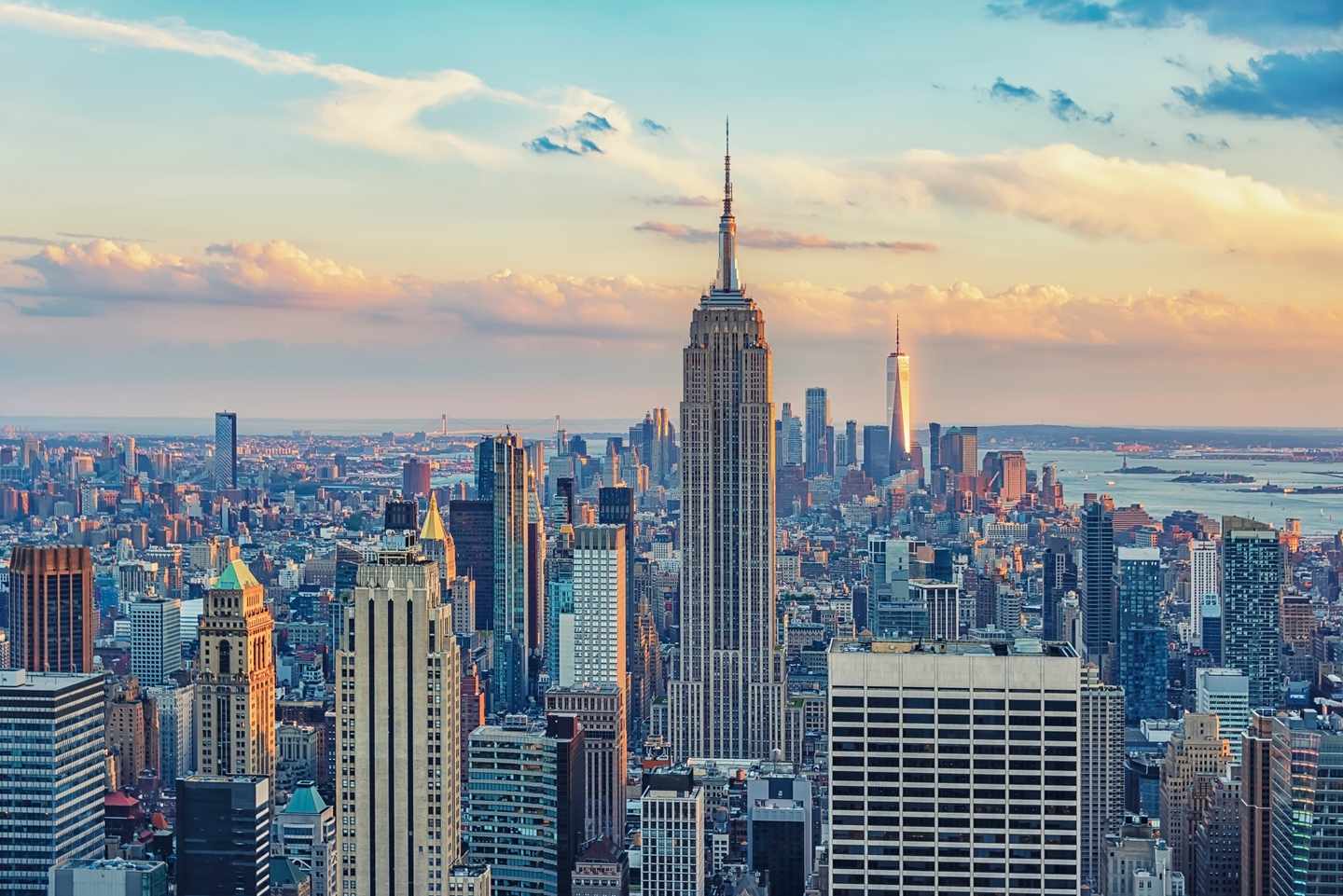 blt50f8620c9c0834f6-usa-new-york-wolkenkratzer-bei-daemmerung-g-1406960186.jpg Wolkenkratzer bei Dämmerung während Ihrer New-York-Reise