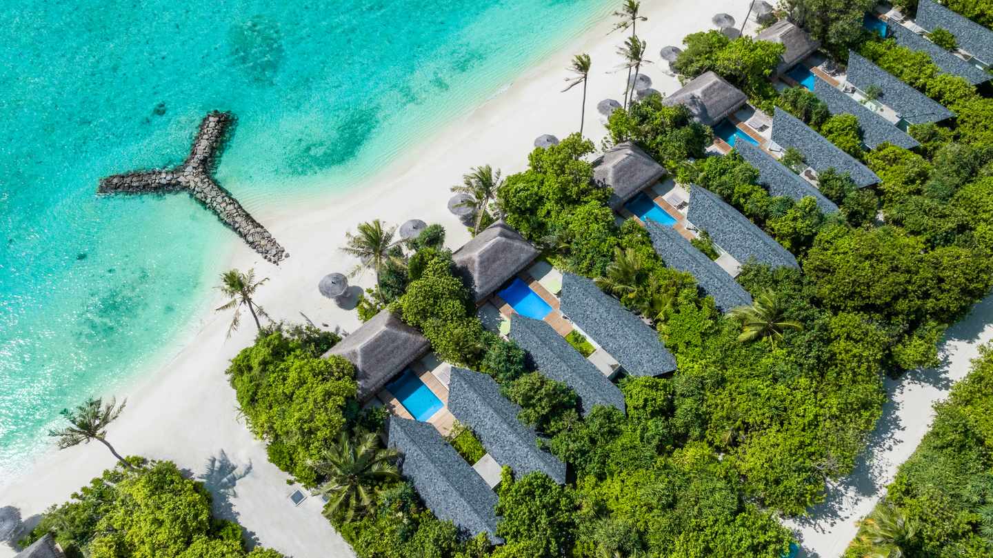 bltf41f927ebc9e150c-RAAYA_by_Atmosphere_-_Island_Aerials_-_2_Bedroom_Family_Beach_Villa_with_Pool_02.jpg Raaya by Atmosphere - Ansicht von oben - Strandvillen mit eigenem Pool