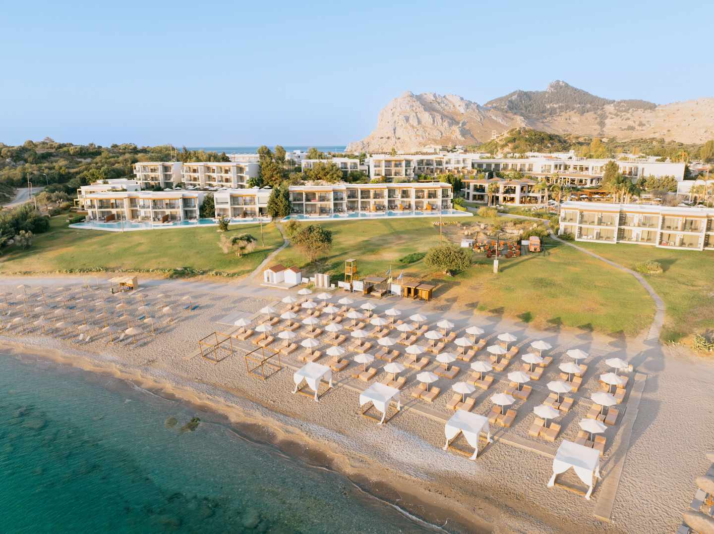 blt84f6fda9d8b98b50-DJI_0549Rhodos-Sentido-Port-Royal-135419-outsideview-drone-c10-.jpg Abendessen am Strand