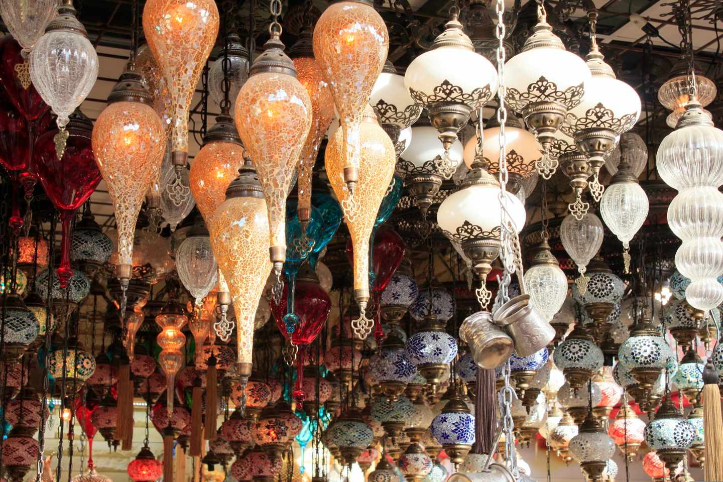 vae-dubai-global-village-lampen-g-1175482363.jpg