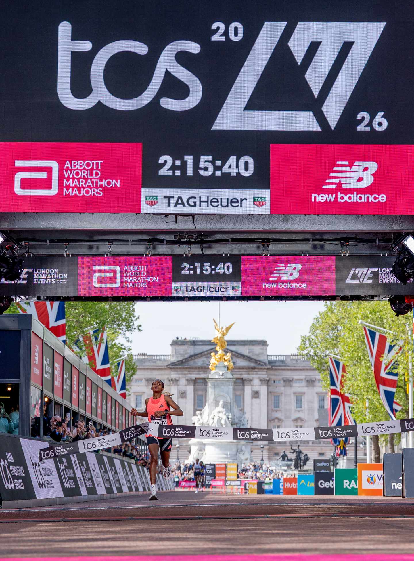 Women's Winner.jpg London Marathon Zieleinlauf
