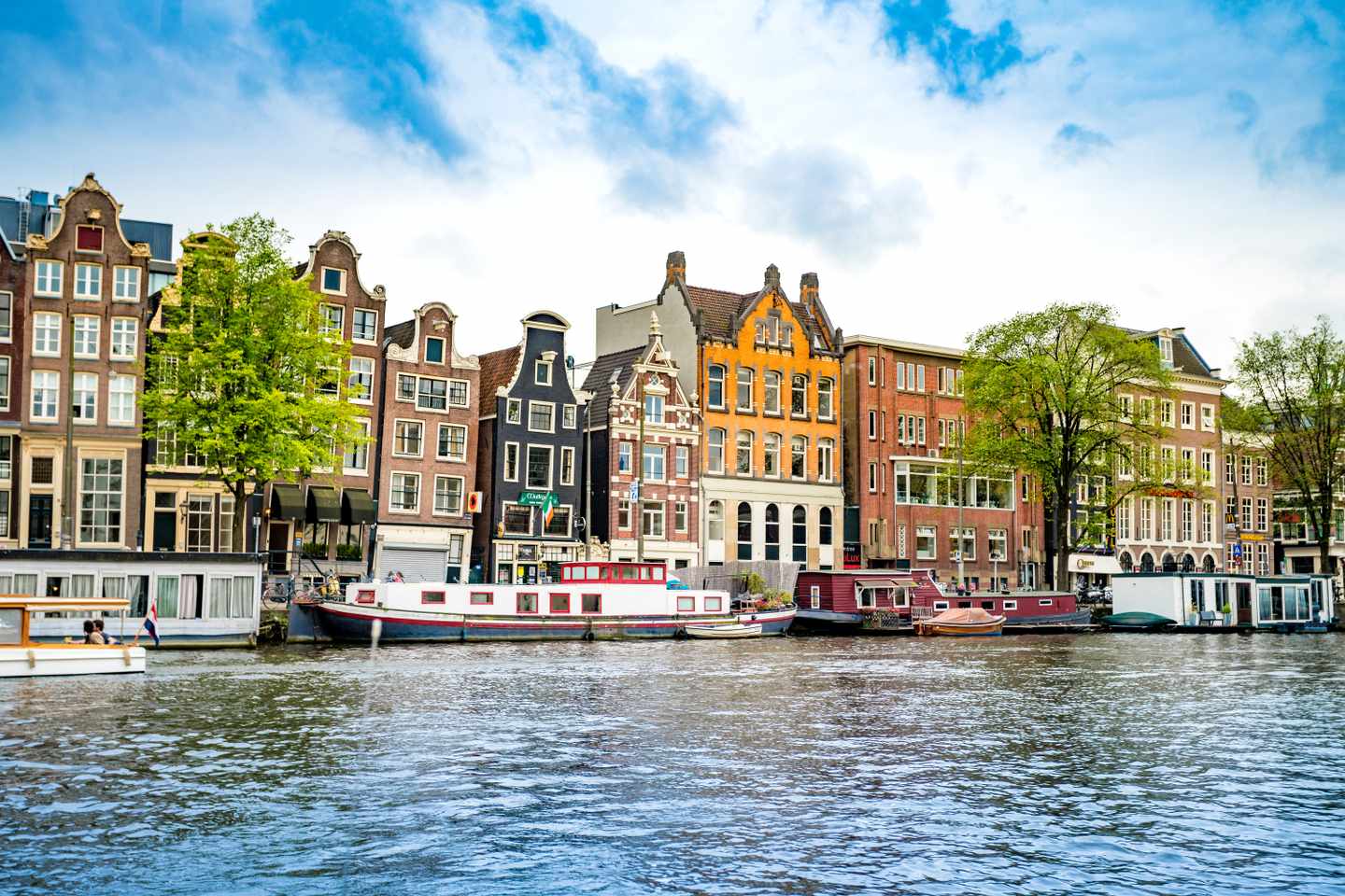 niederlande-singelgracht-g-898878114.jpg