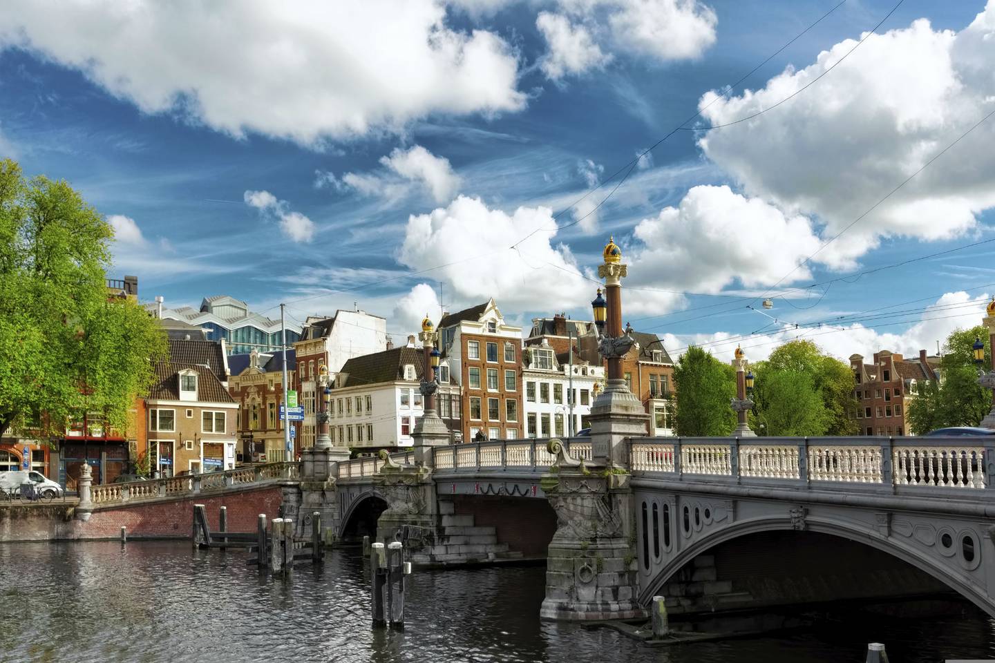 amsterdam-gracht-t-460329103.jpg