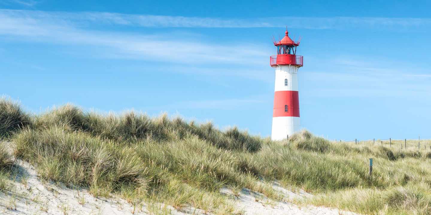 deutschland-sylt-leuchtturm-duene-g-494597799.jpg