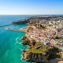 portugal-albufeira-algarve-luftaufnahme-g-955186632.jpg