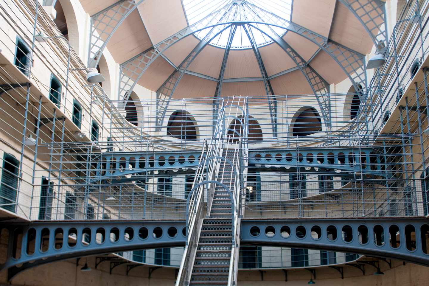 irland-dublin-altes-gefaengnis-kilmainham-gaol-g-599747736.jpg