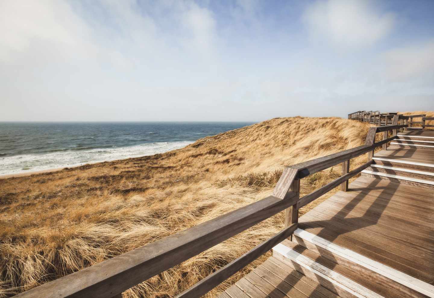 deutschland-sylt-strand-treppe-duenen-kueste-g-135941061.jpg
