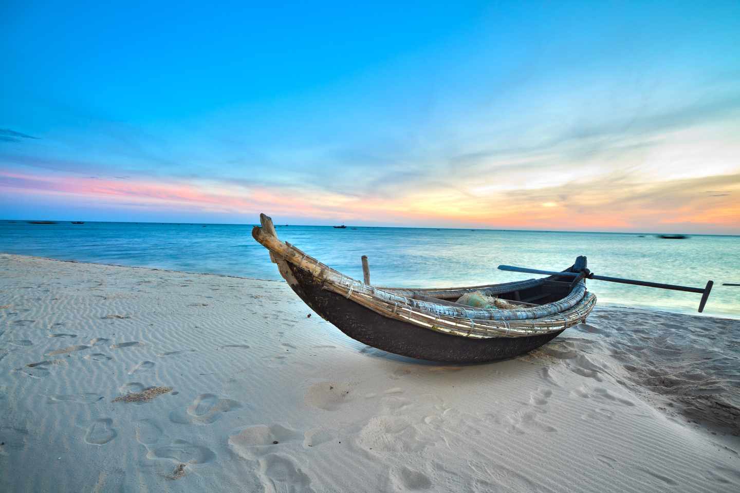 vietnam-strand-fischerboot-t-105814919.jpg