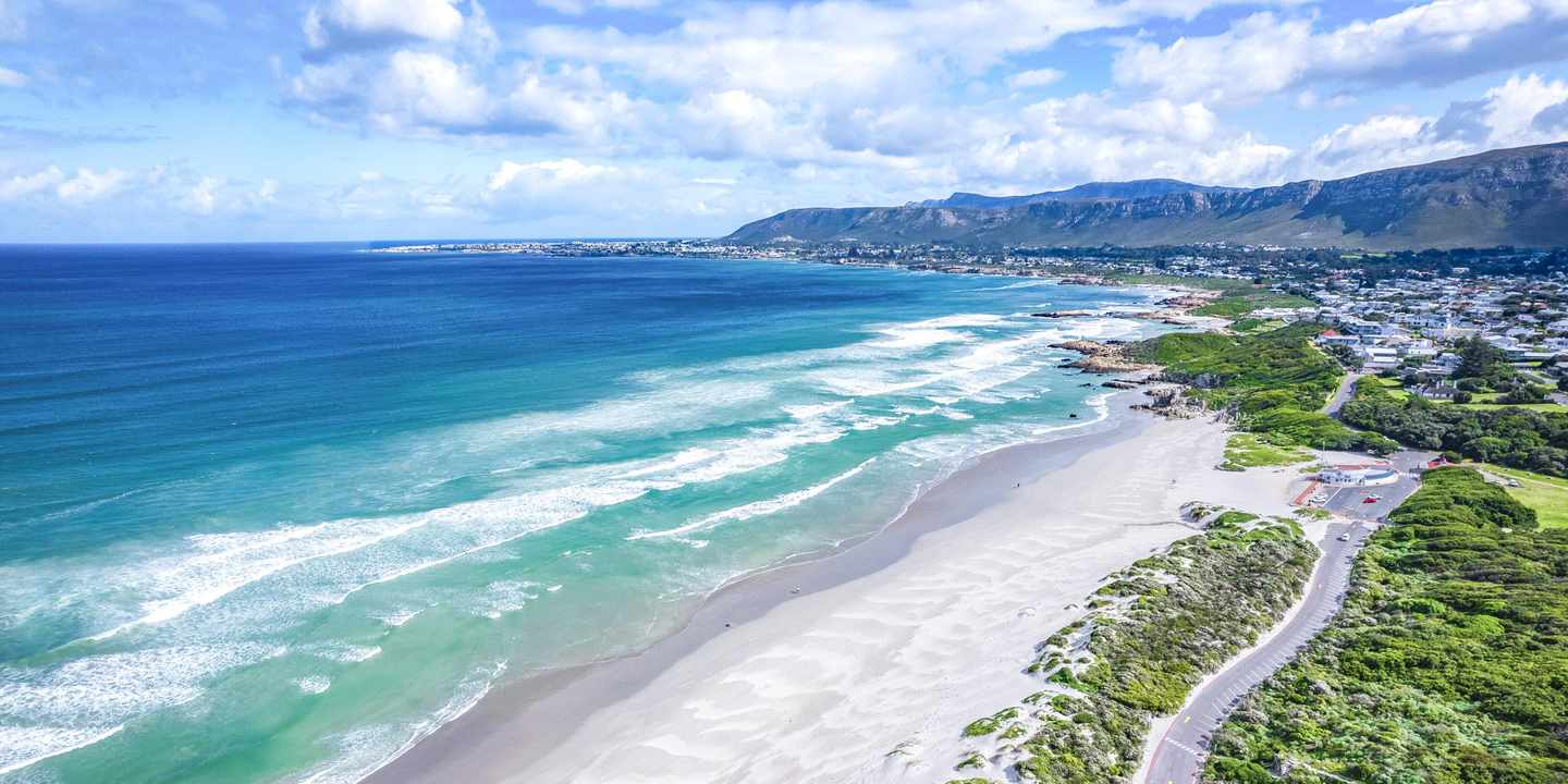 suedafrika-hermanus-grotto-beach-luftaufnahme-g-1779318790.jpg