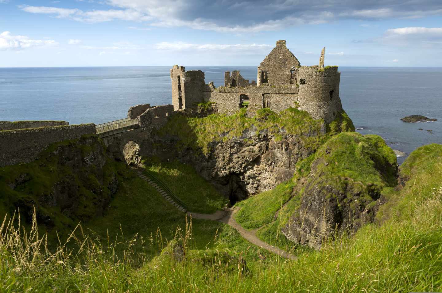großbritannien-nordirland-dunluce-castle-klein-g-503689014.jpg
