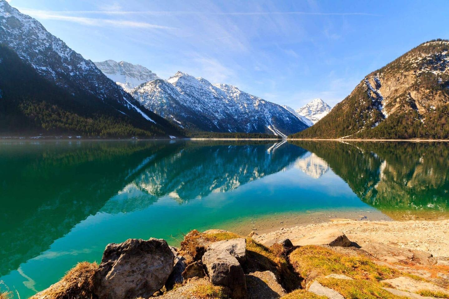 oesterreich-alpen-plansee-g-526708722.jpg