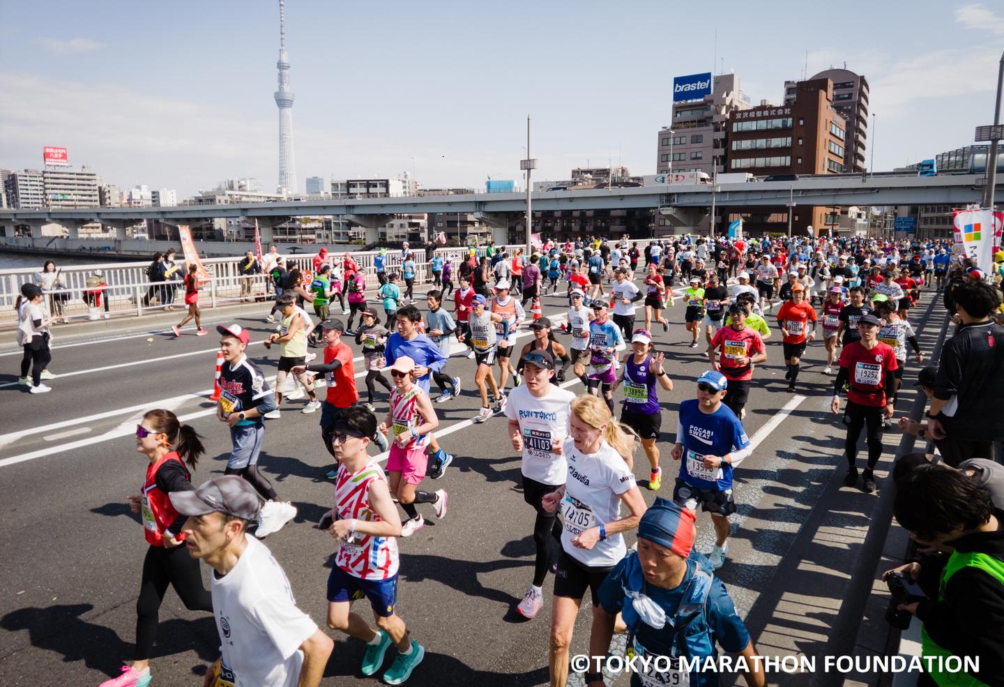 tokio-marathon-laeufer-skytree-fb.jpg