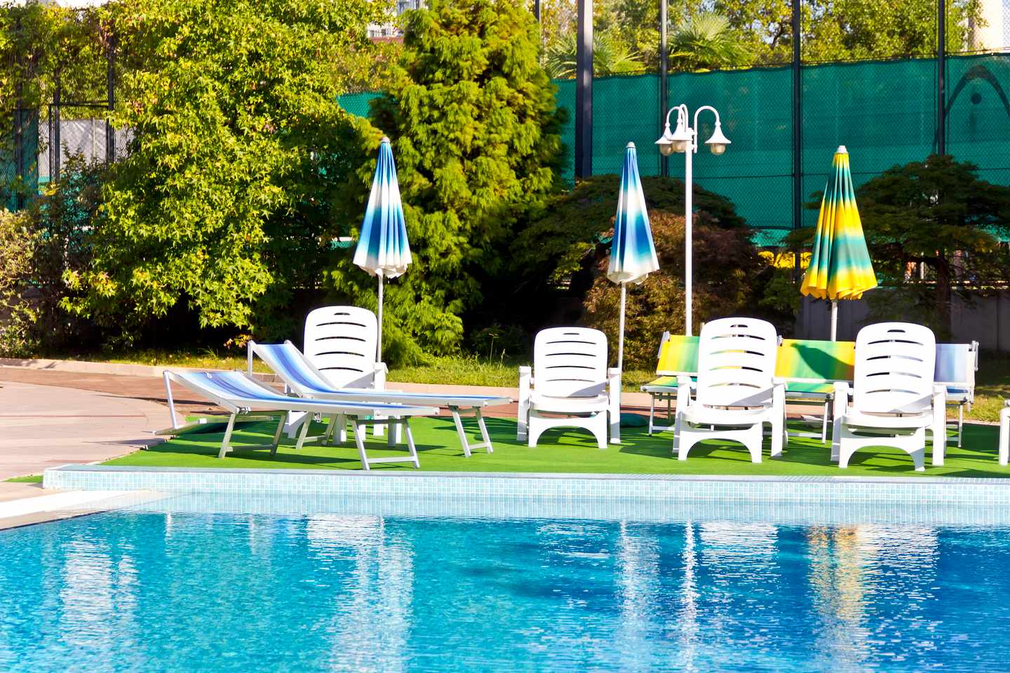 hotel-mit-pool-nordsee-g-860936160.jpg