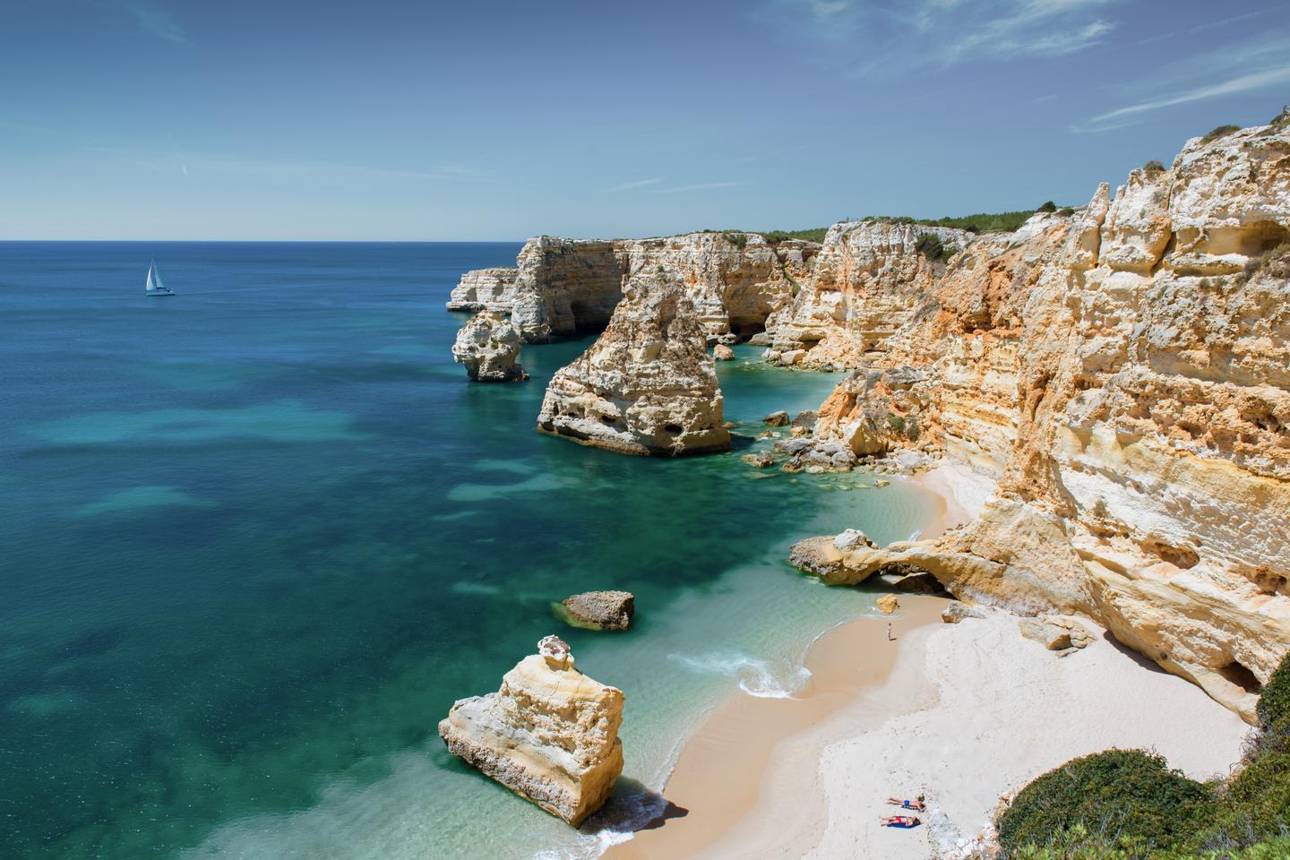 blt6e81e57e336cdca5-portugal-algarve-praia-da-marinha-g-477713726.jpg portugal-algarve-praia-da-marinha-g-477713726.jpg