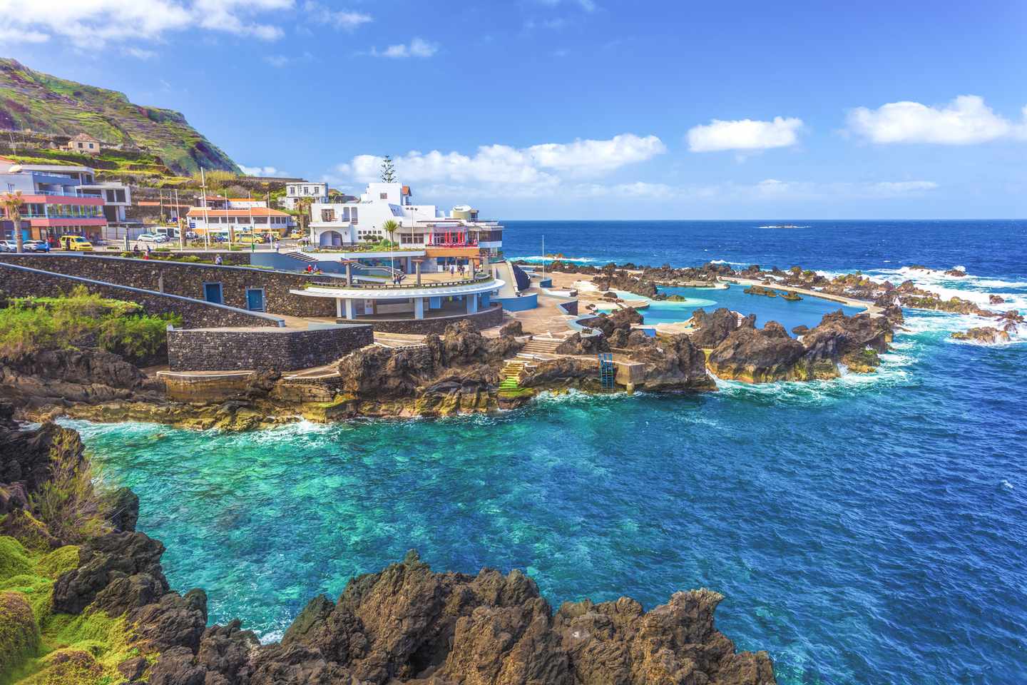 Naturschwimmbecken unter Madeiras schönsten Stränden: Porto Moniz
