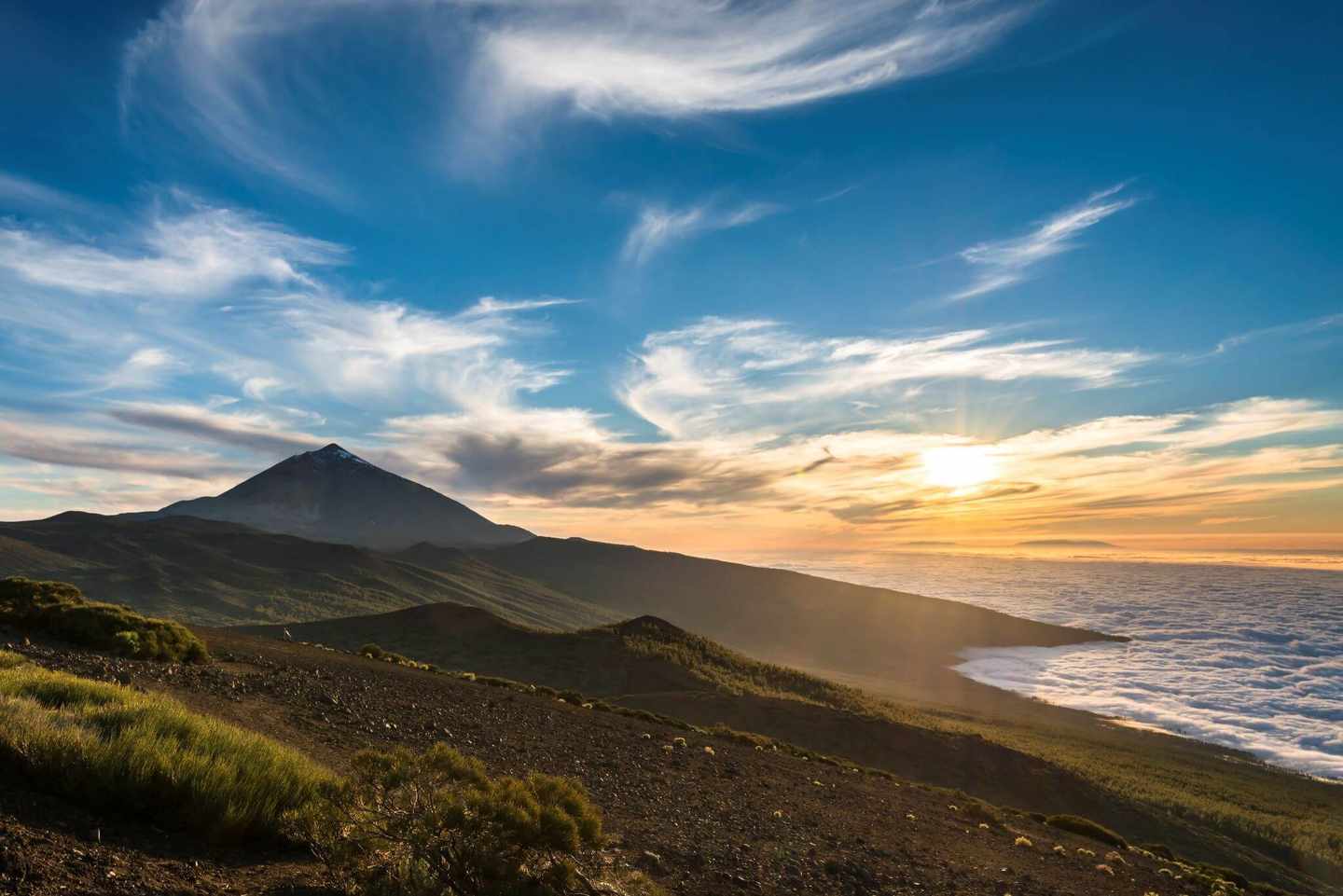 spanien-inselhopping-kanaren-teneriffa-teide-np-bei-sonnenuntergang-g-624208990.jpg