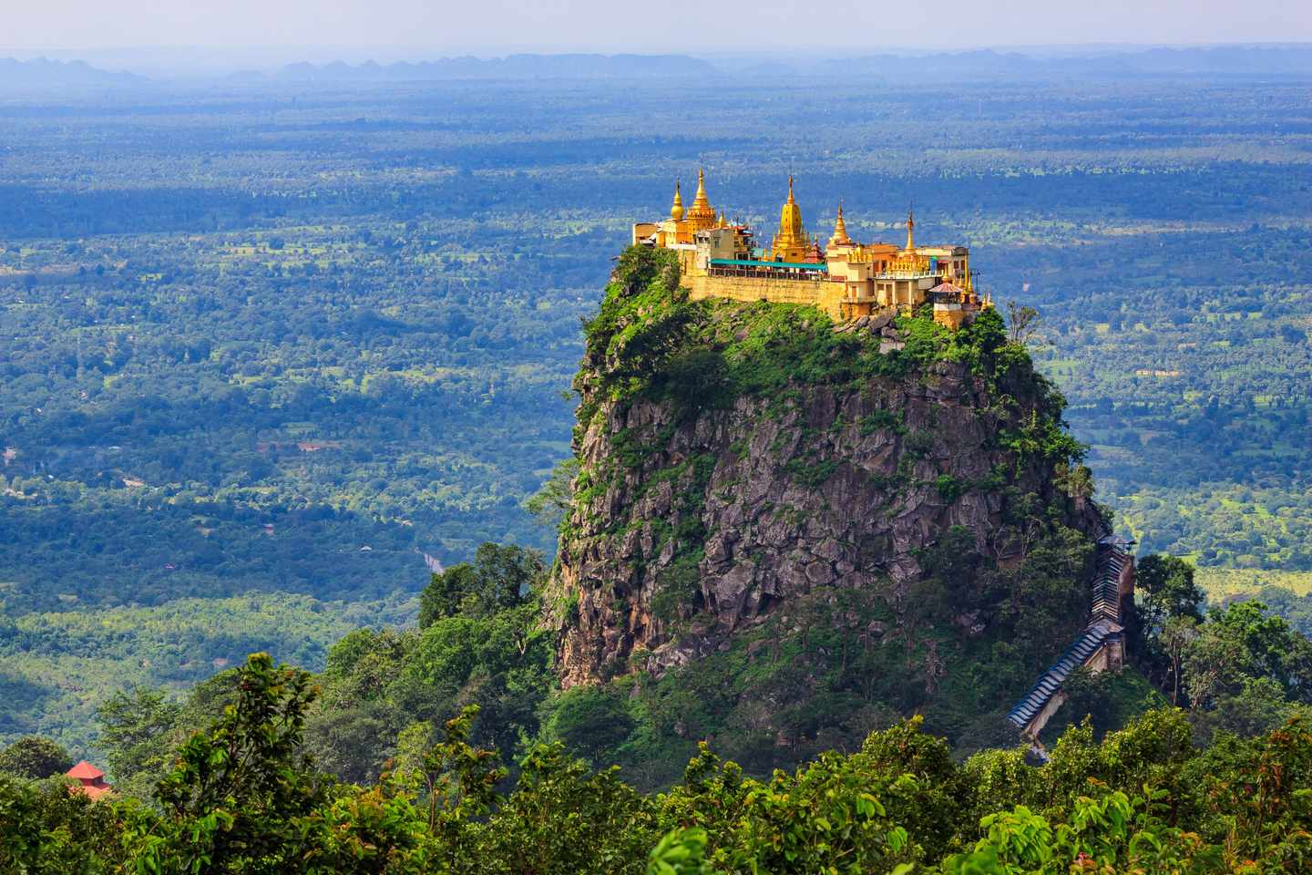 myanmar-mount-popa-klein-g-615720668.jpg