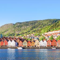 norwegen-bergen-bei-sonnenschein-mit-bunten-haeusern-g-1053671920_bearbeitet.jpg