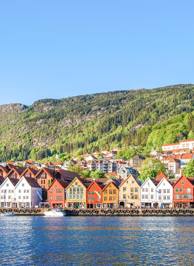 Norwegen Urlaub Norwegen Urlaub mit DERTOUR. Berglandschaft bei Sonnenschein