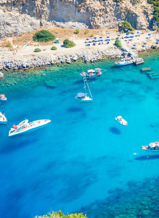 Falirakis Sehenswürdigkeiten: vier ausgewählte Highlights griechenland-rhodos-faliraki-luftaufnahme-anthony-quinn-bucht-g-1058885286.jpg