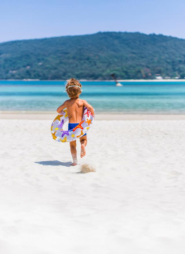 Osterurlaub osterurlaub-kv-2026-kind-schwimmring-strand-meer-g-1126190246_bearb.jpg