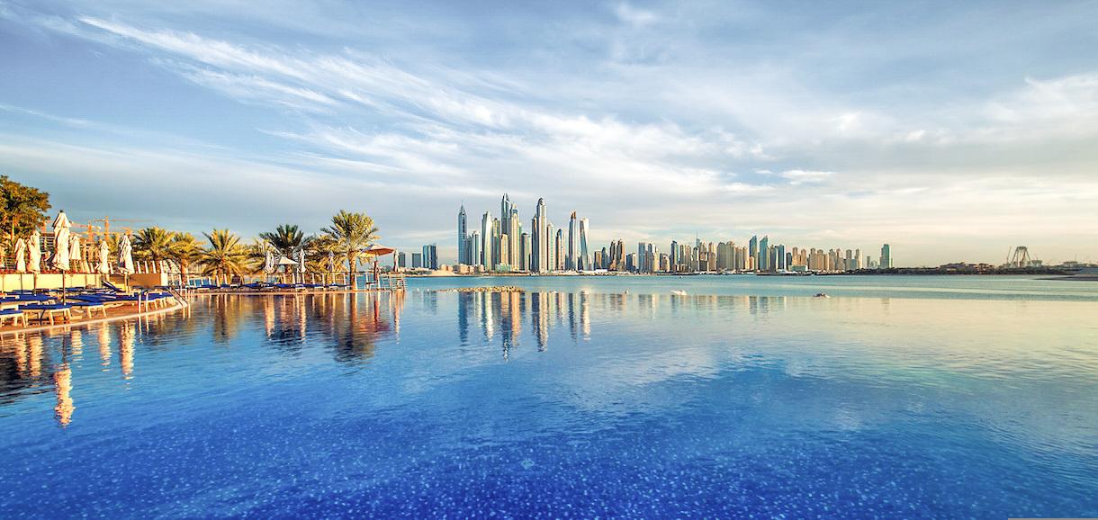 dubai-skyline-wasser-g-1137534699.jpg