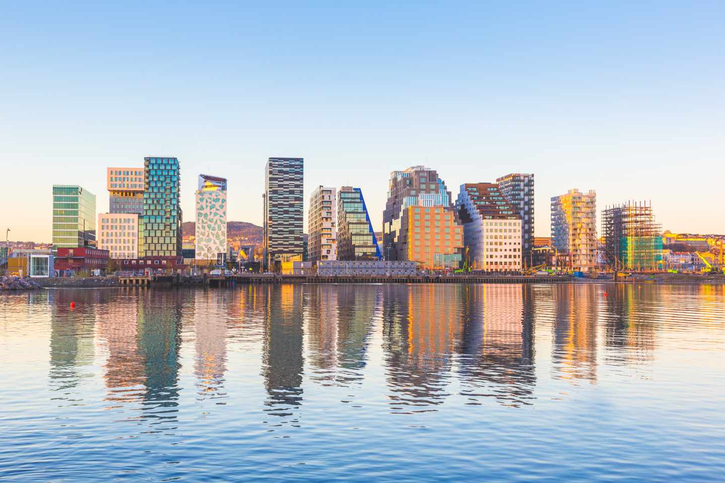 norwegen-oslo-modern-gebaeude-am-wasser-g-502836942_bearbeitet.jpg