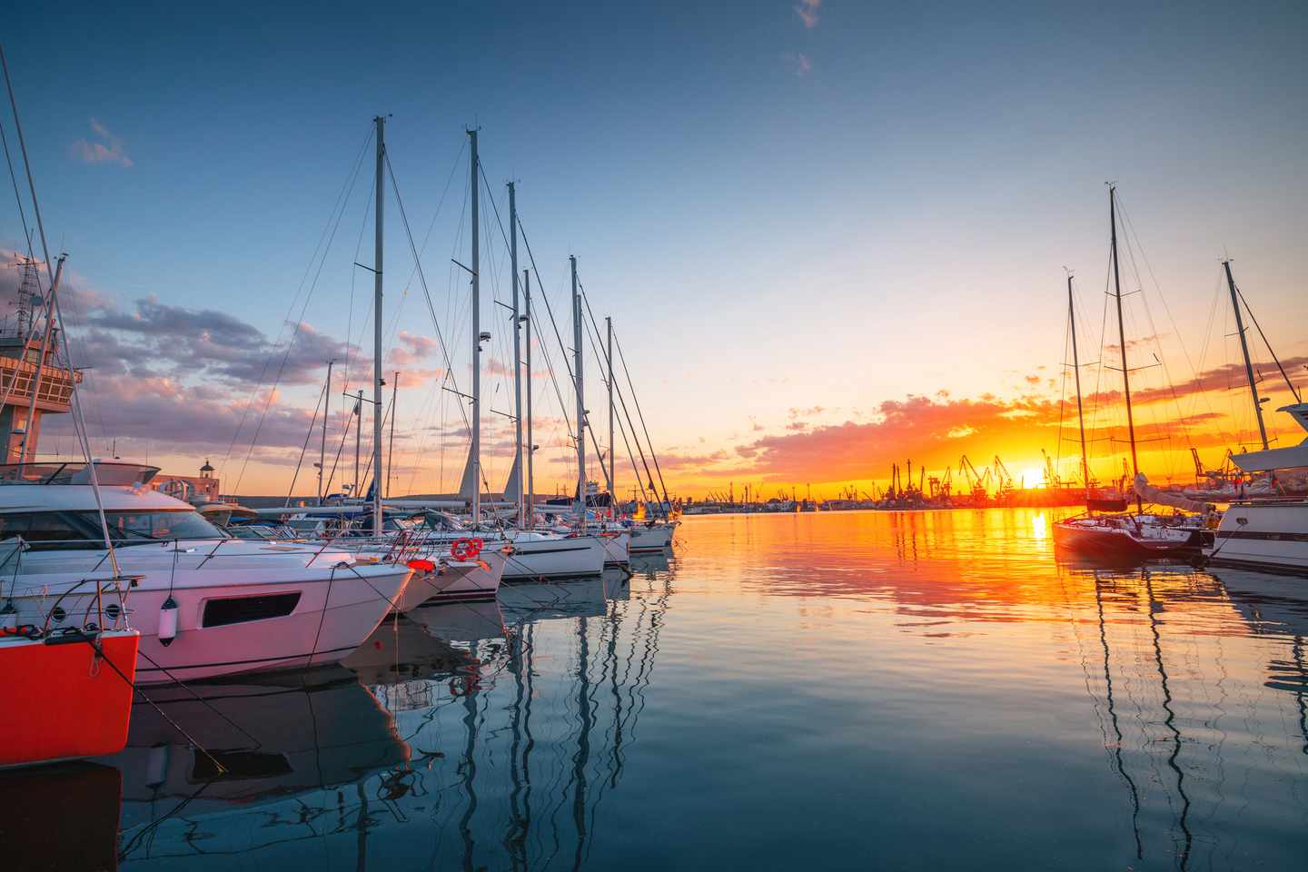 blt281ff82901f39404-bulgarien-varna-yachthafen-sonnenuntergang-g-1401235483.jpg Yachthafen in Varna mit Sonnenuntergang