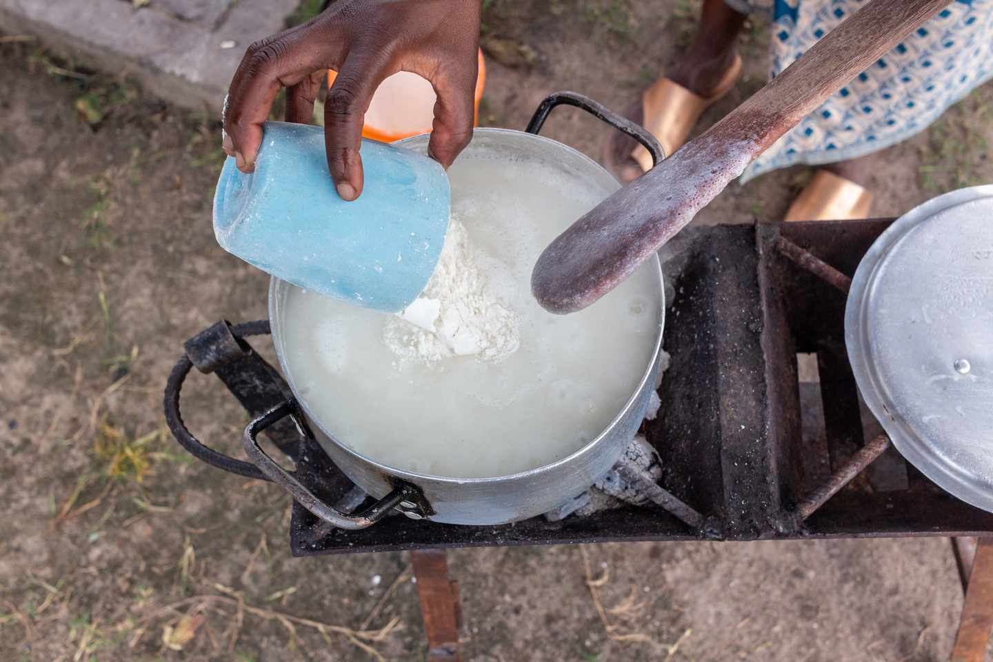 afrika-zubereitung-von-ugali-g-1672074841.jpg