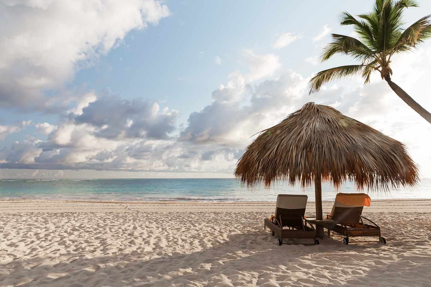 blt3b3b4a4c0b93450b-Dominikanische-Republik-Punta-Cana-Sonnenschirm-am-Sandstrand-g-530422894.jpg Sonnenschirm am Sandstrand