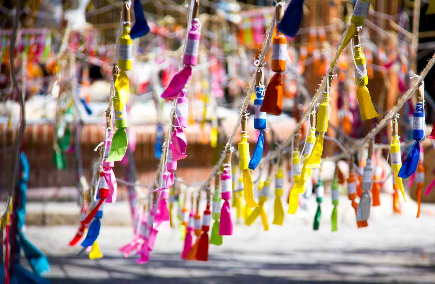 blt396055d7e896f2a6-spanien-las-fallas-g-1211357536.jpg Bunte Ketten über den Straßen Spaniens