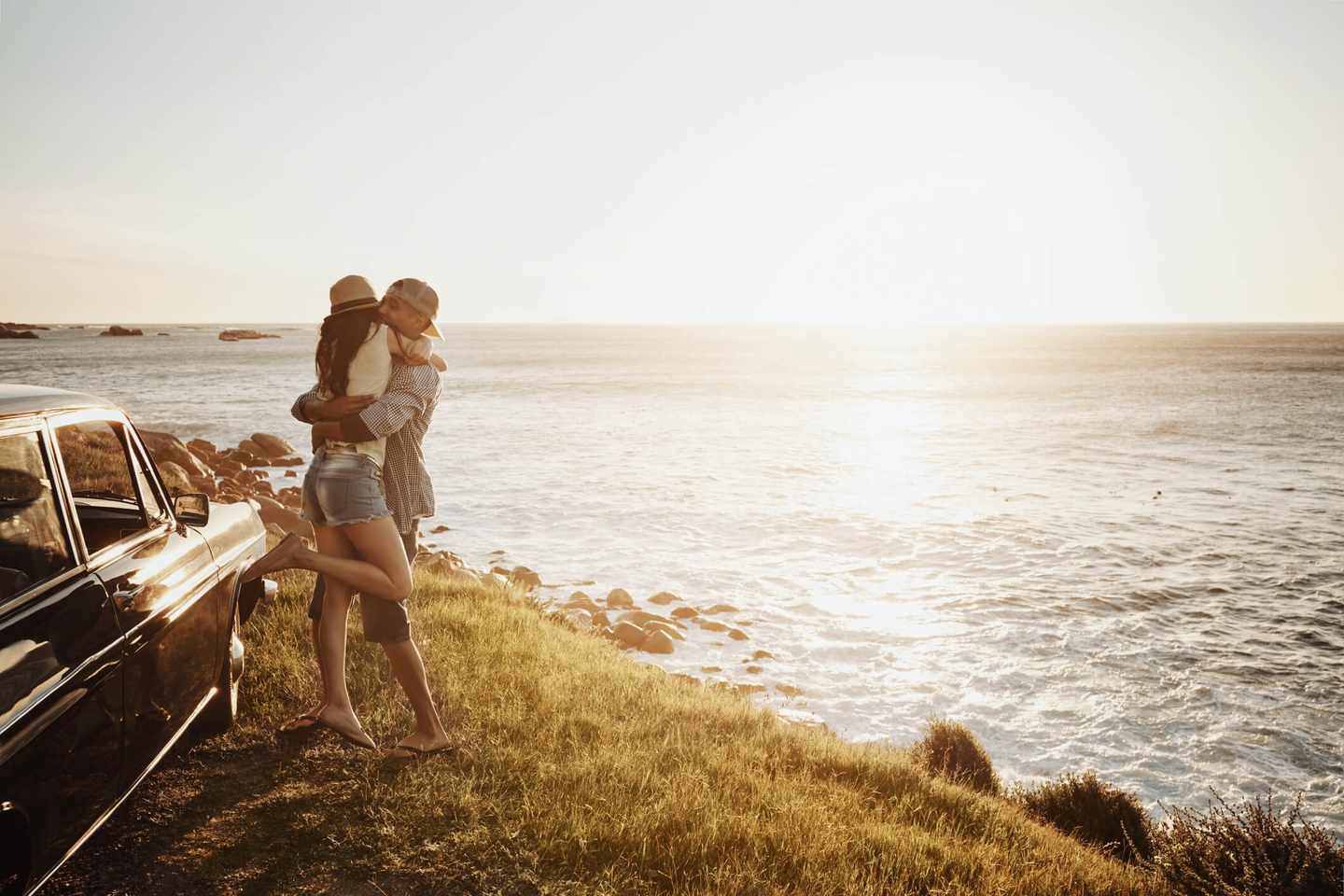suedafrika-paar-freut-sich-am-meer-g-937326886.jpg