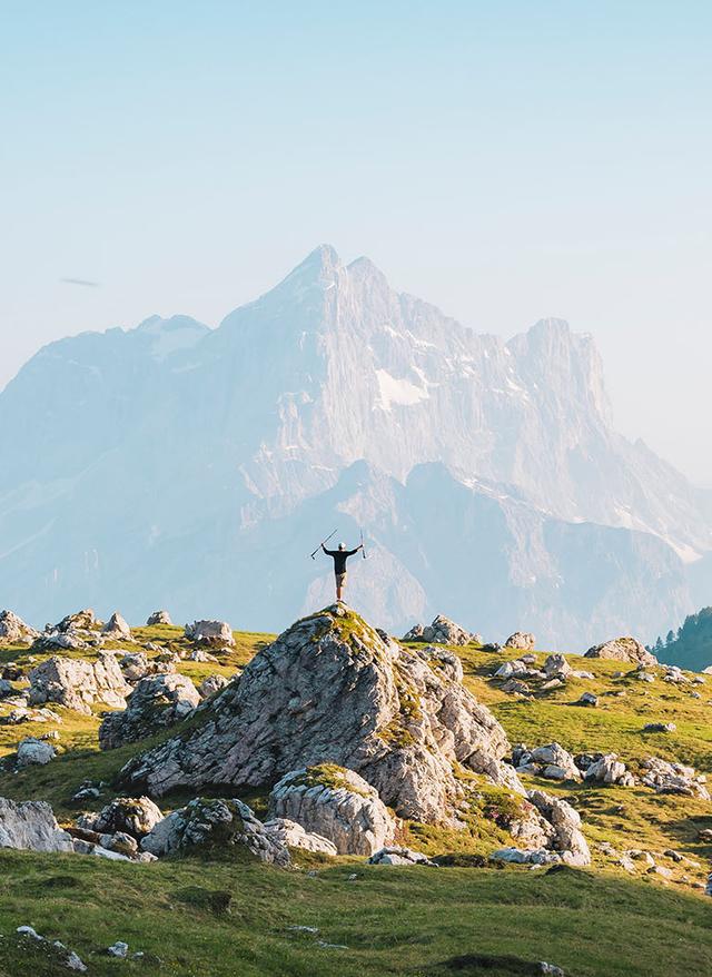 Aktivurlaub Italien italien-aktivurlaub-backpacker-erkundet-die-hochgebirgspfade-g-1169797452.jpg