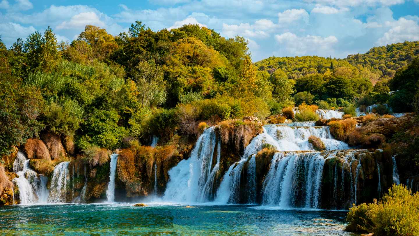 kroatien-krk-wasserfall-im-nationalpark-g-1468070877.jpg