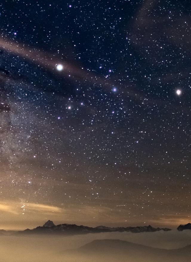 Astro Travel italien-alpen-milchstrasse-sternenhimmel-g-564603986.jpeg