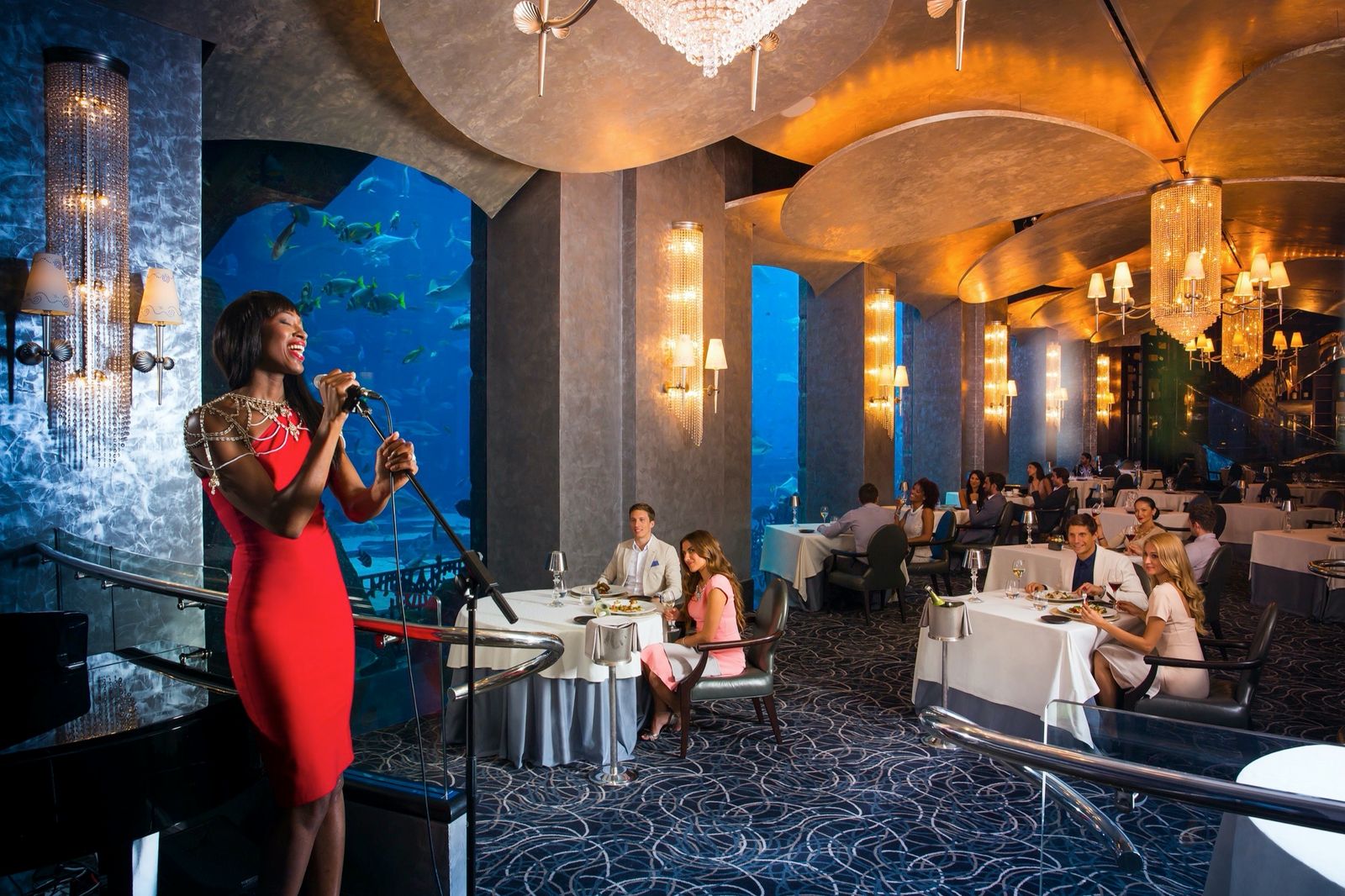 Live Musik im Unterwasser-Restaurant Ossiano