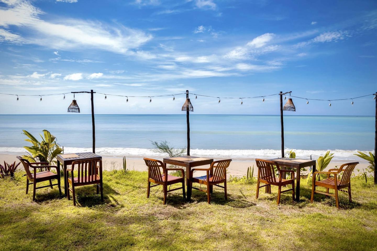 blt98f255f03b966fb6-thailand-khao-lak-restaurant-am-strand-g-931888366_2.jpg thailand-khao-lak-restaurant-am-strand-g-931888366_2.jpg