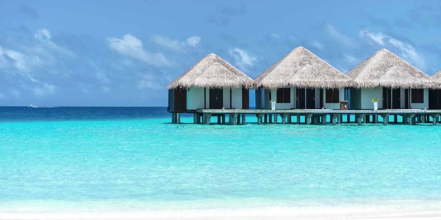 malediven-wasserbungalows-über-lagune-g-508379947.jpg