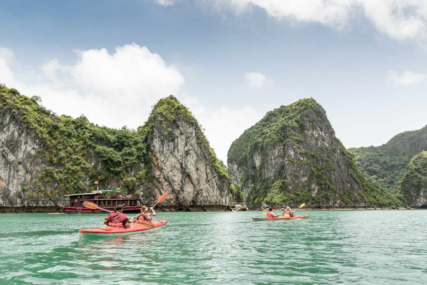 vietnam-halong-bay-zwei-kajaks-g-1365177968_bearbeitet.jpg