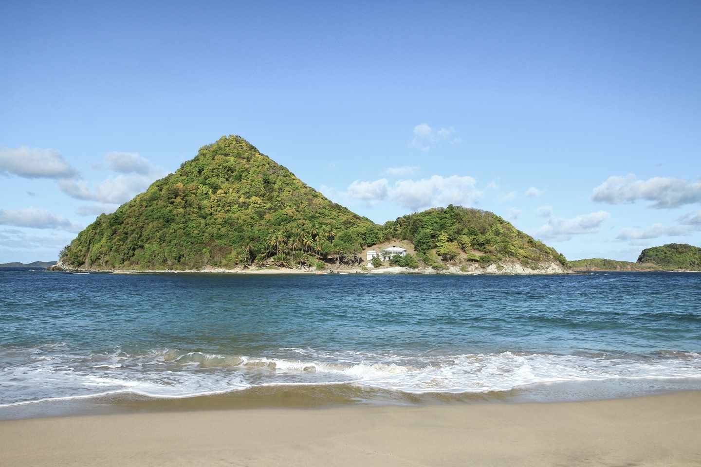 blt9592c5216e2e87a9-grenada-levera-beach-mit-blick-auf-zuckerhutinsel-g-1372071836.jpg Levera Beach auf Grenada
