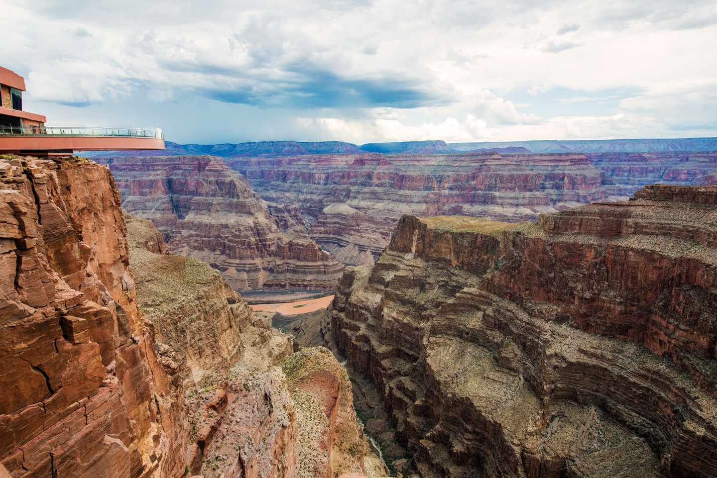 usa-arizona-grand-canyon-skywalk-g-517927549.jpg