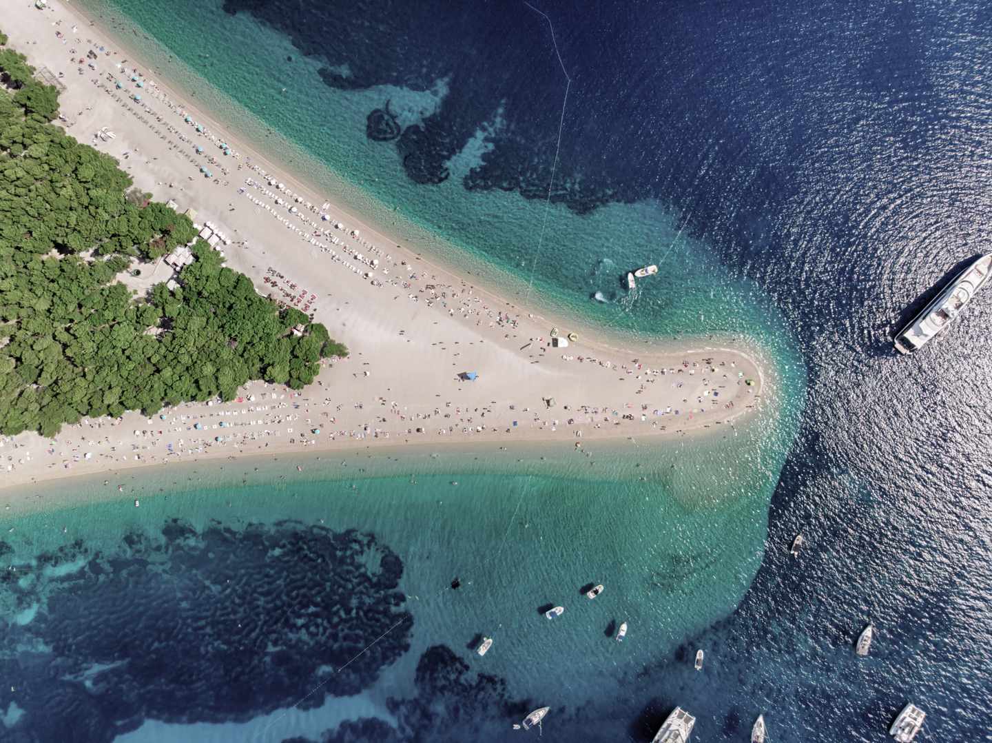 kroatien-brac-zlatni-rat-strand-von-oben-g-1074861312_bearbeitet.jpg