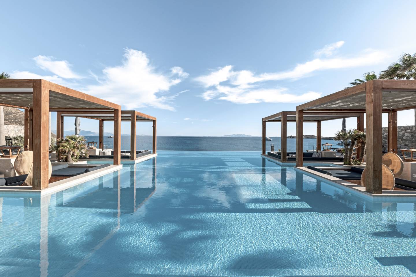 blt9fe9f4e309c2a81b-deluxe-europa-mykonos-hotel-santa-marina-der1466689.jpg deluxe-europa-mykonos-hotel-santa-marina-der1466689.jpg
