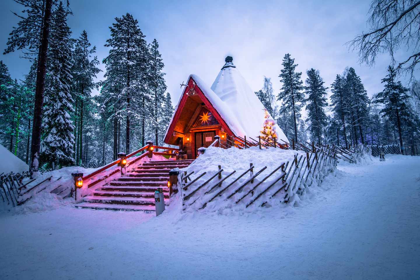 finnland-rovaniemi-weihnachtsmannhaus-klein-g-1033838774.jpg