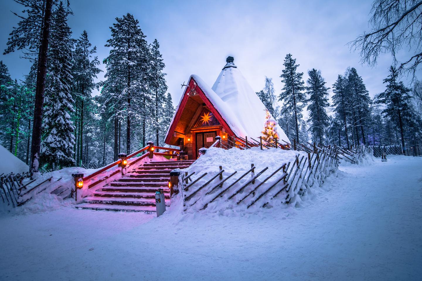 finnland-rovaniemi-weihnachtsmannhaus-klein-g-1033838774.jpg