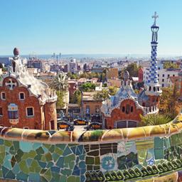 barcelona-parc-guell-t-134787325.jpg