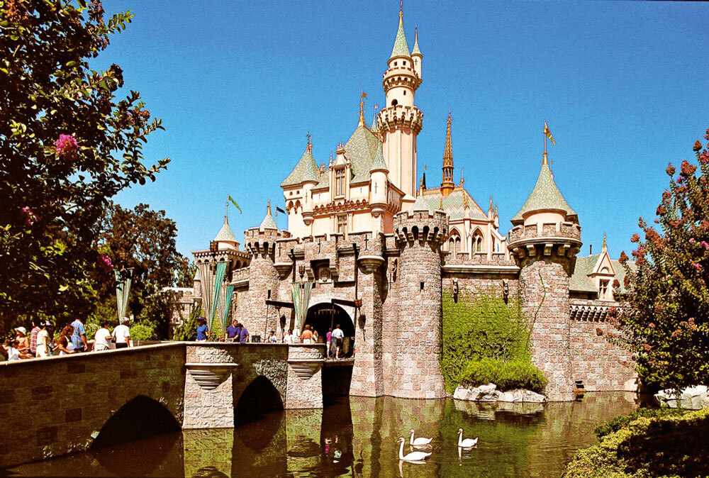 disneyland-resort-anaheim-sleeping-beauty-castle-p-MU45168.jpg