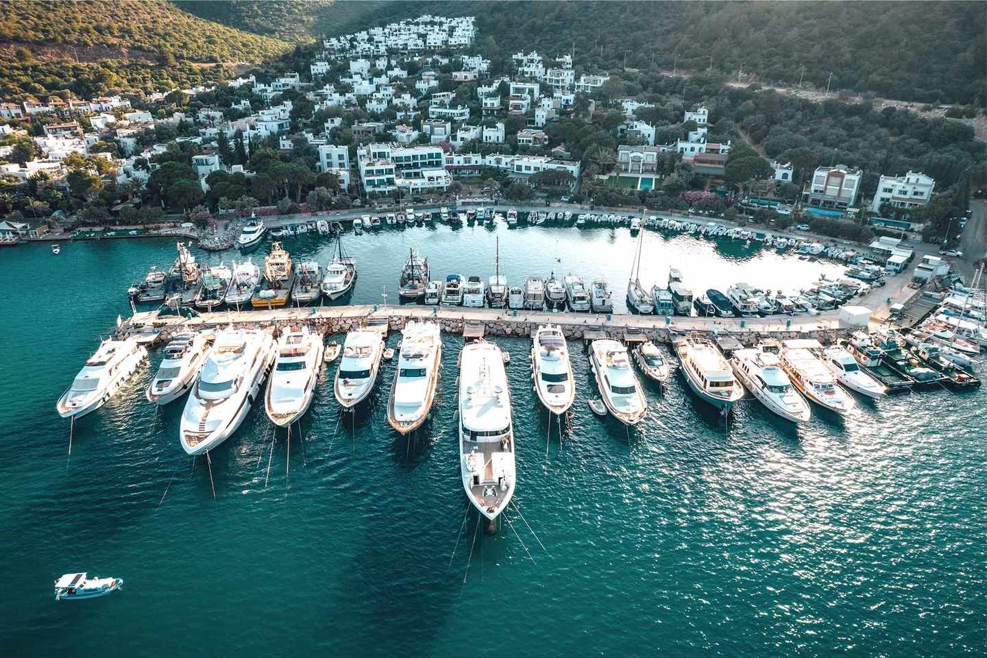 luxus-tuerkei-segeln-luftaufnahme-torba-marina-in-bodrum-g-1402619490.jpg