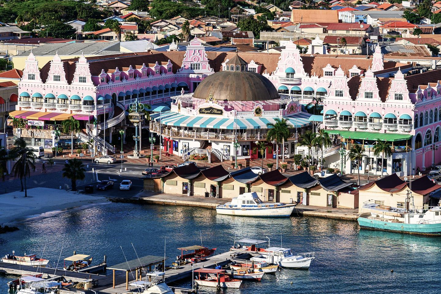 karibik-insel-aruba-oranjestad-g1440982898.jpg