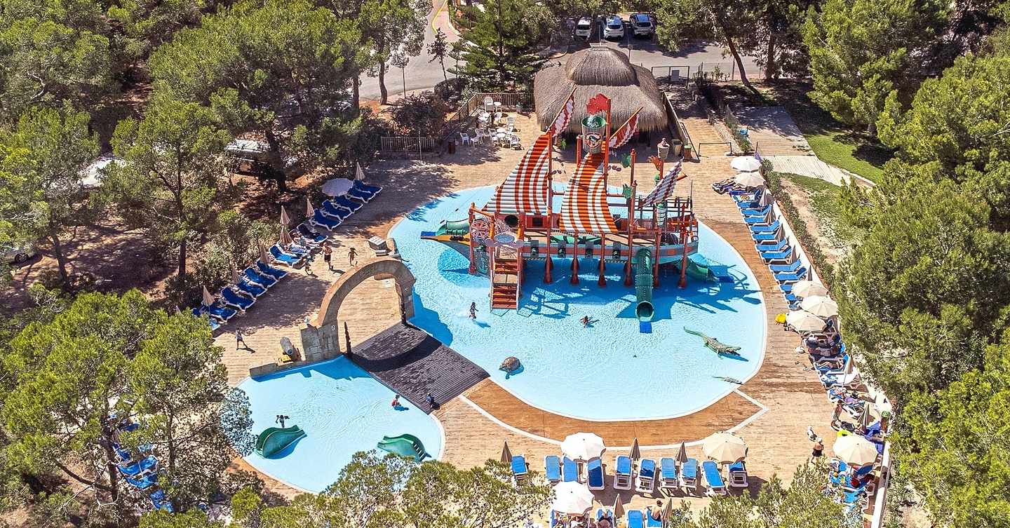 Sentido-spanien-ibiza-Cala-Verde-piraten-pool-drohne-DER1553340.jpg